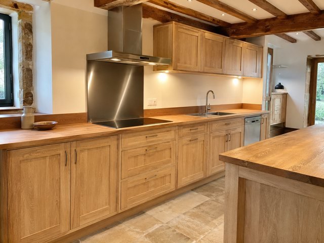 Cuisine sur mesure en chêne, après travaux, Paimpol